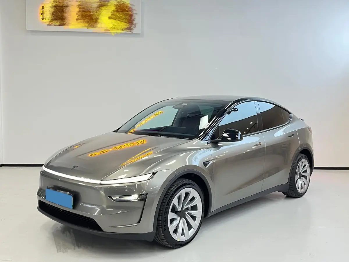 2025 Tesla Model Y BEV 62.5KWH