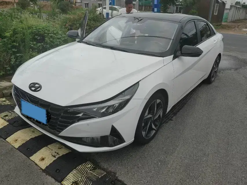 2022 Hyundai Elantra 1.5L 115HP L4 CVT