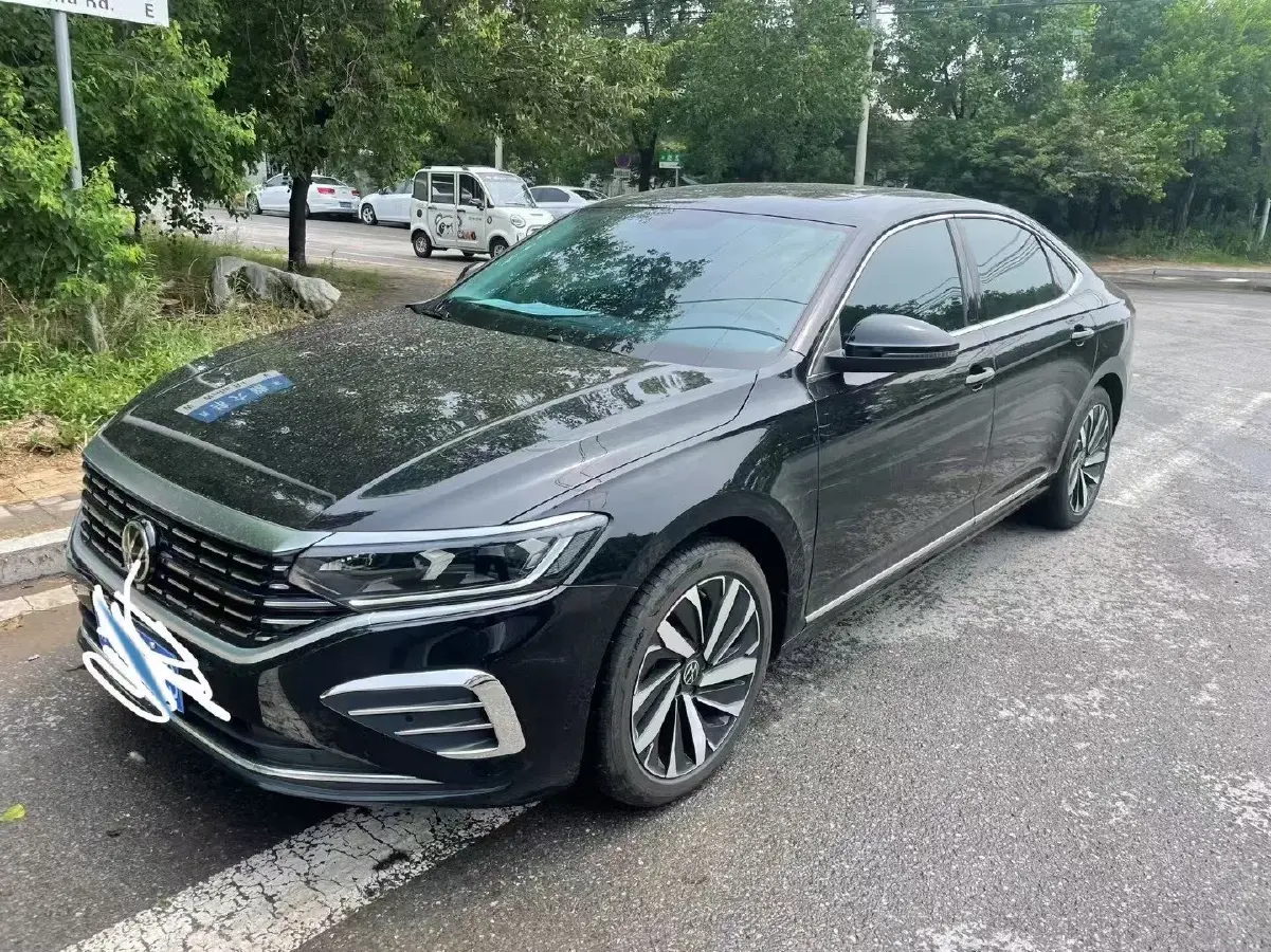 2025 Volkswagen Passat 2.0T 220HP L4 7DCT