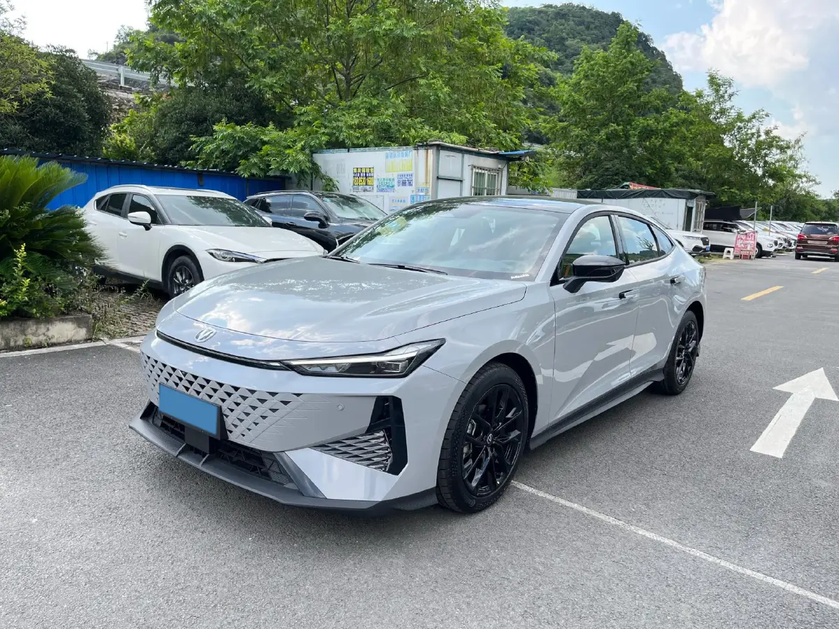 2025 ChangAn UNI-V 1.5T 192HP L4 7DCT