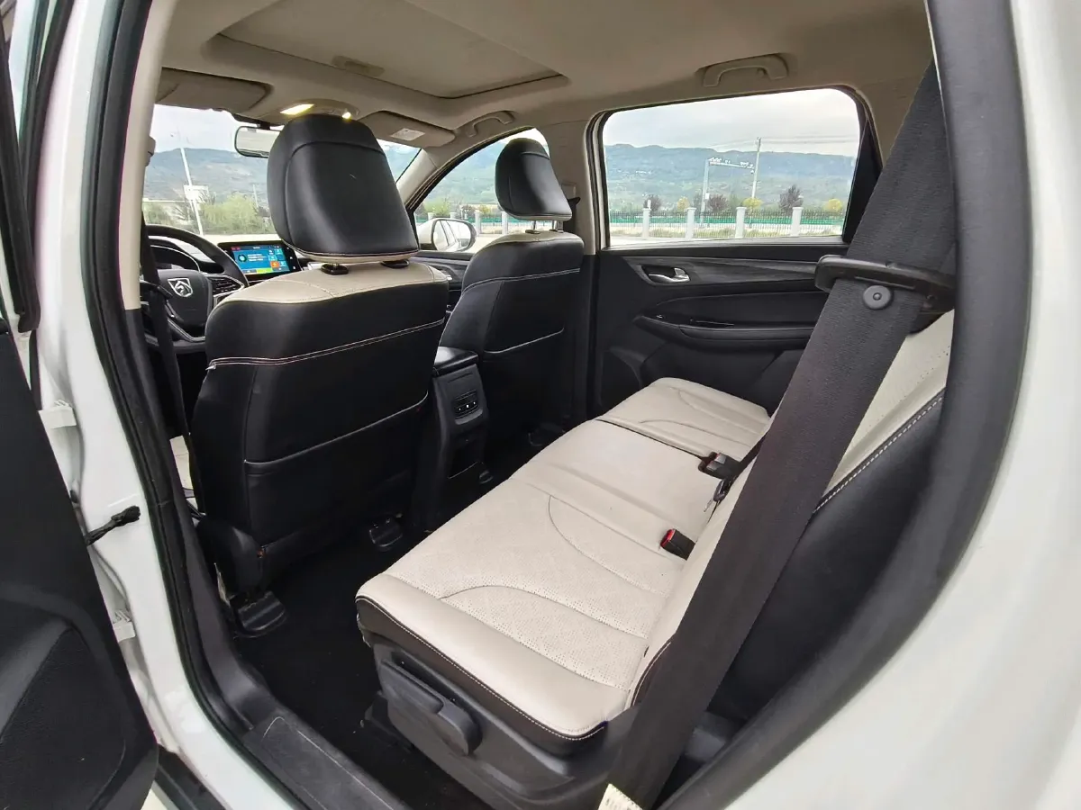 2019 BaoJun 730 1.5T 151HP L4 CVT,autocango,china used car exporter,china ev exporter,chinese used car exporter,chinese used ev exporter