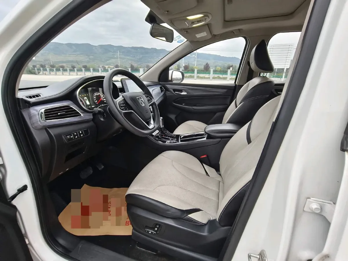 2019 BaoJun 730 1.5T 151HP L4 CVT,autocango,china used car exporter,china ev exporter,chinese used car exporter,chinese used ev exporter