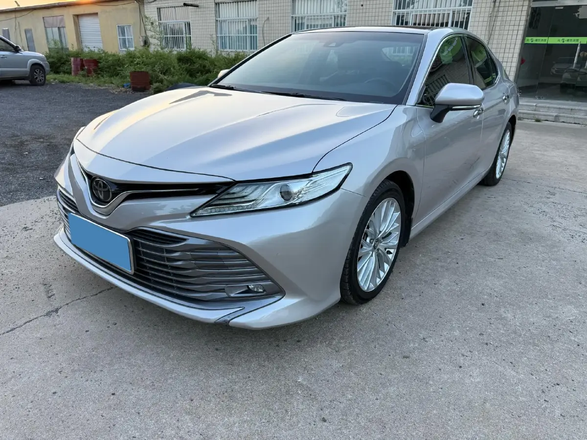 2018 Toyota Camry 2.5L 209HP L4 8AT