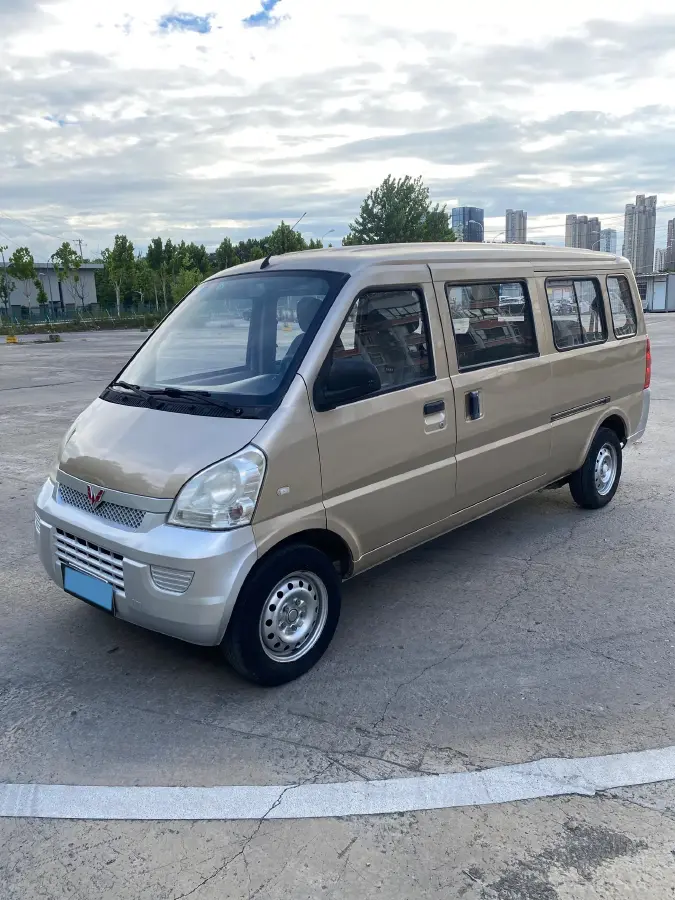 2017 WuLing RongGuang 1.2L 82HP L4 5MT