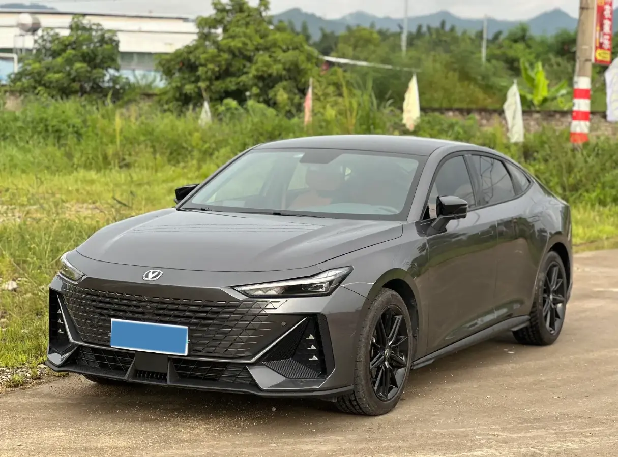 2022 ChangAn UNI-V 1.5T 188HP L4 7DCT