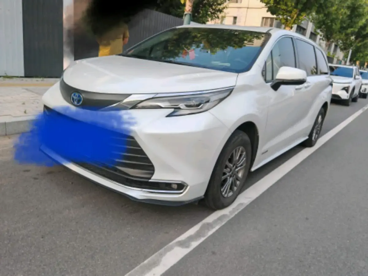 2023 Toyota Sienna 2.5L 189HP L4 E-CVT Hybrid
