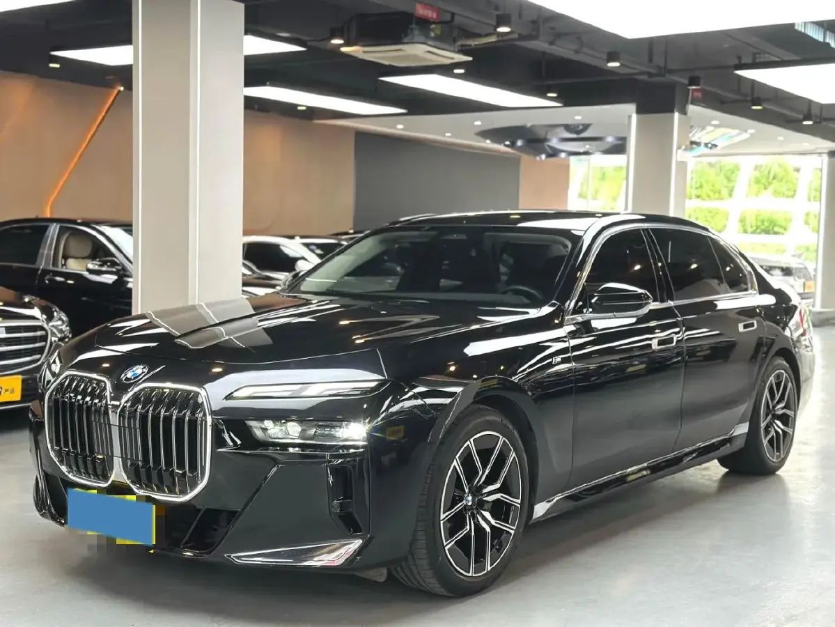 2023 BMW 7 Series 3.0T 272HP L6 8AT