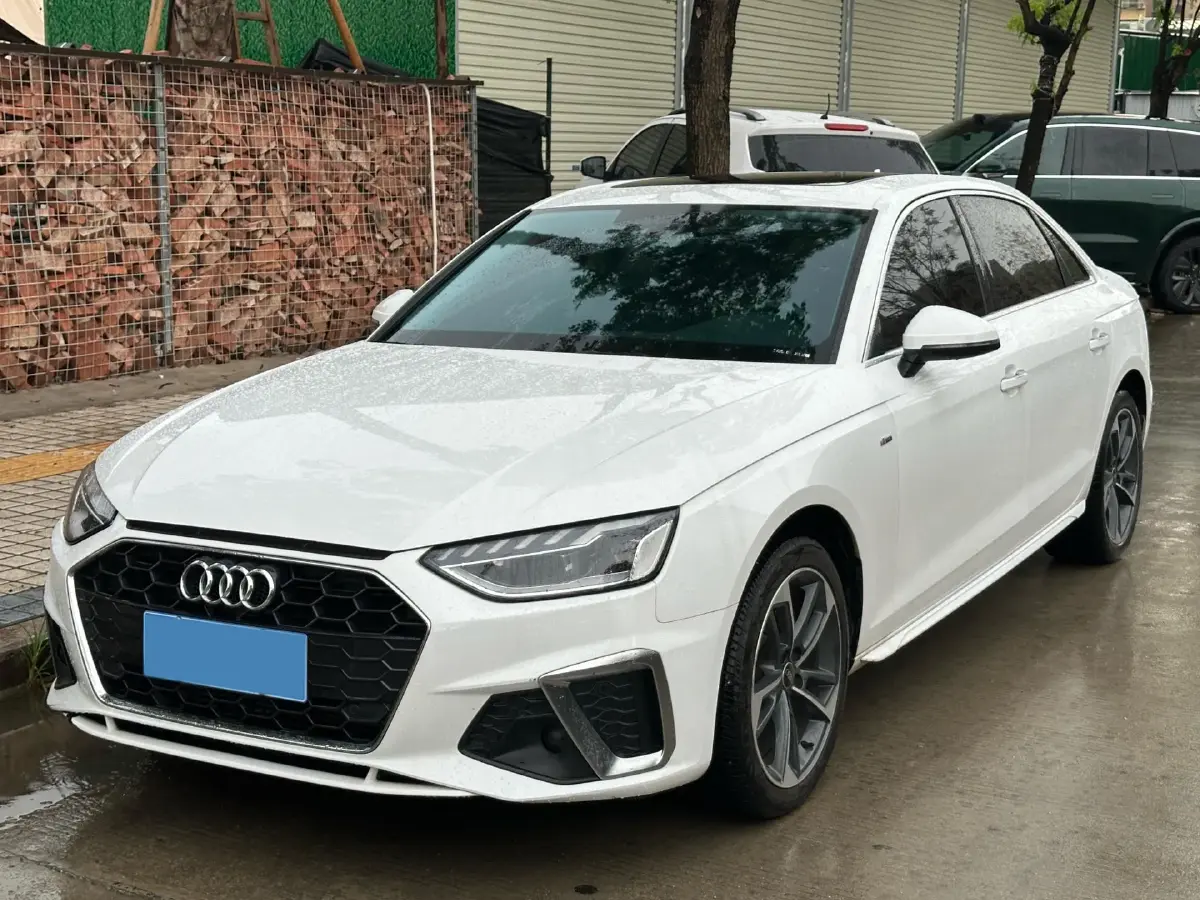 2022 Audi A4L 2.0T 190HP L4 7DCT