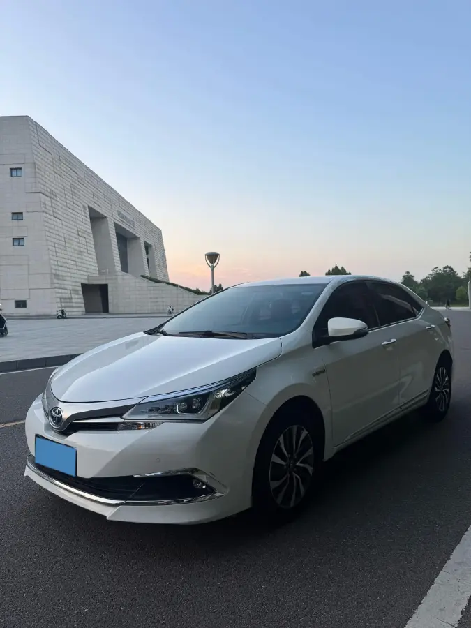 2018 Toyota Corolla 1.8L 99HP L4 E-CVT Hybrid