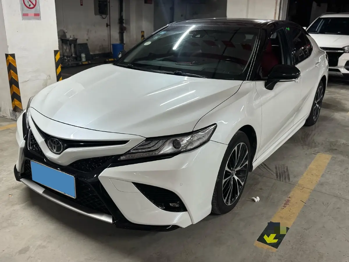 2018 Toyota Camry 2.5L 209HP L4 8AT