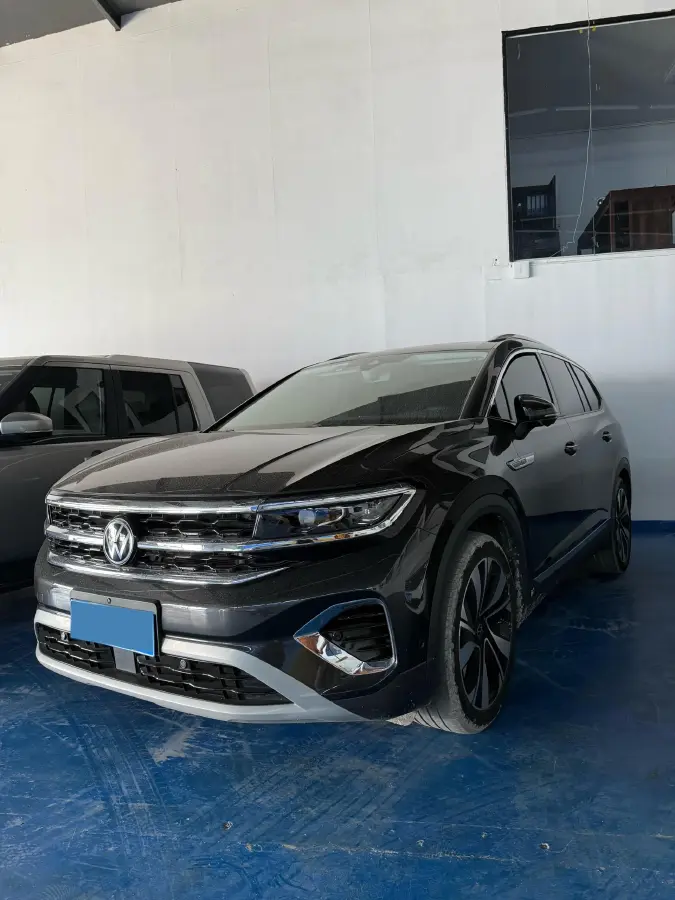 2023 Volkswagen Talagon 2.0T 220HP L4 7DCT
