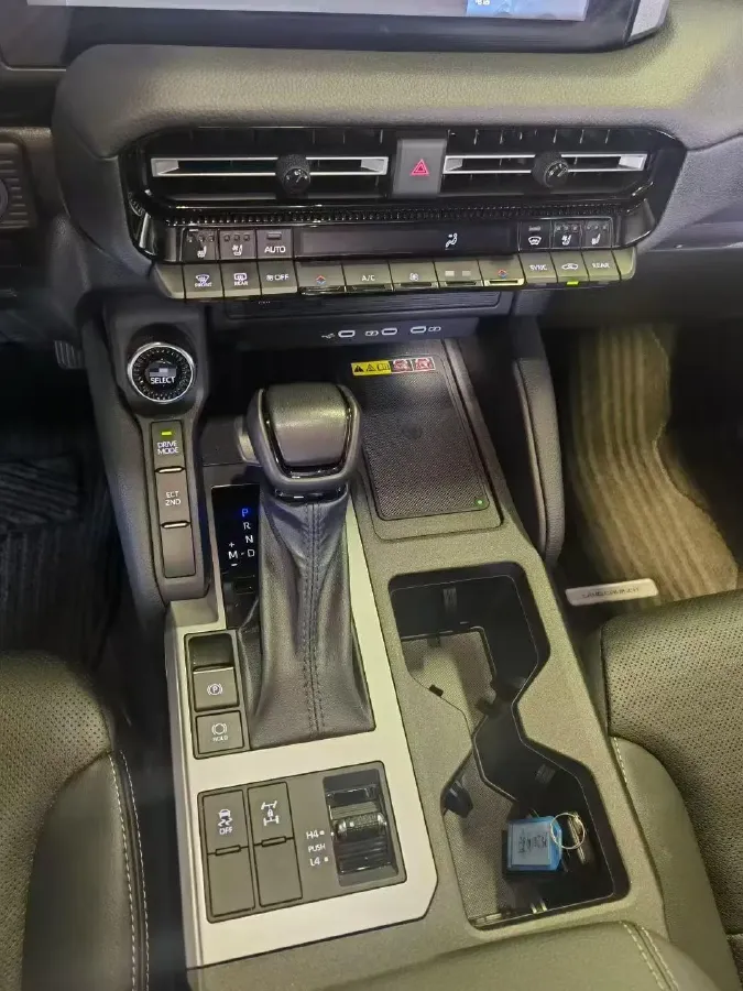 2024 Toyota Land Cruiser Prado 2.4T 282HP L4 8AT Hybrid,autocango,china used car exporter,china ev exporter,chinese used car exporter,chinese used ev exporter