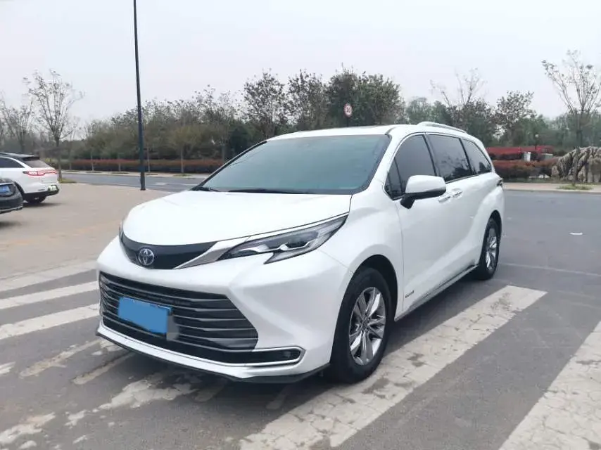 2021 Toyota Sienna 2.5L 192HP L4 E-CVT Hybrid