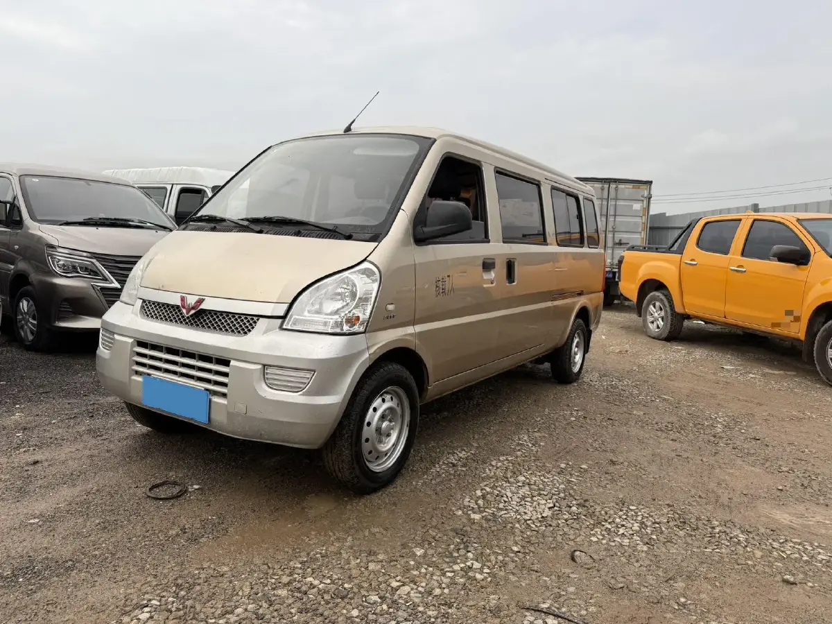 2017 WuLing RongGuang 1.2L 82HP L4 5MT