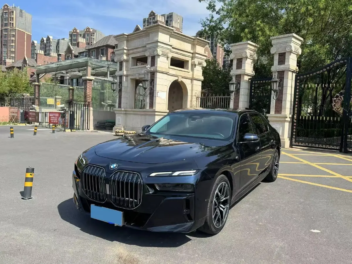 2023 BMW 7 Series 3.0T 272HP L6 8AT