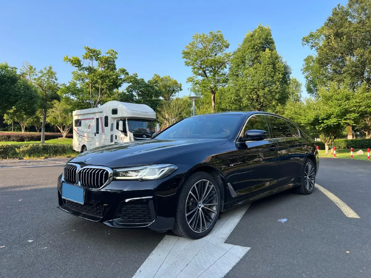 2022 BMW 5 Series 2.0T 252HP L4 8AT