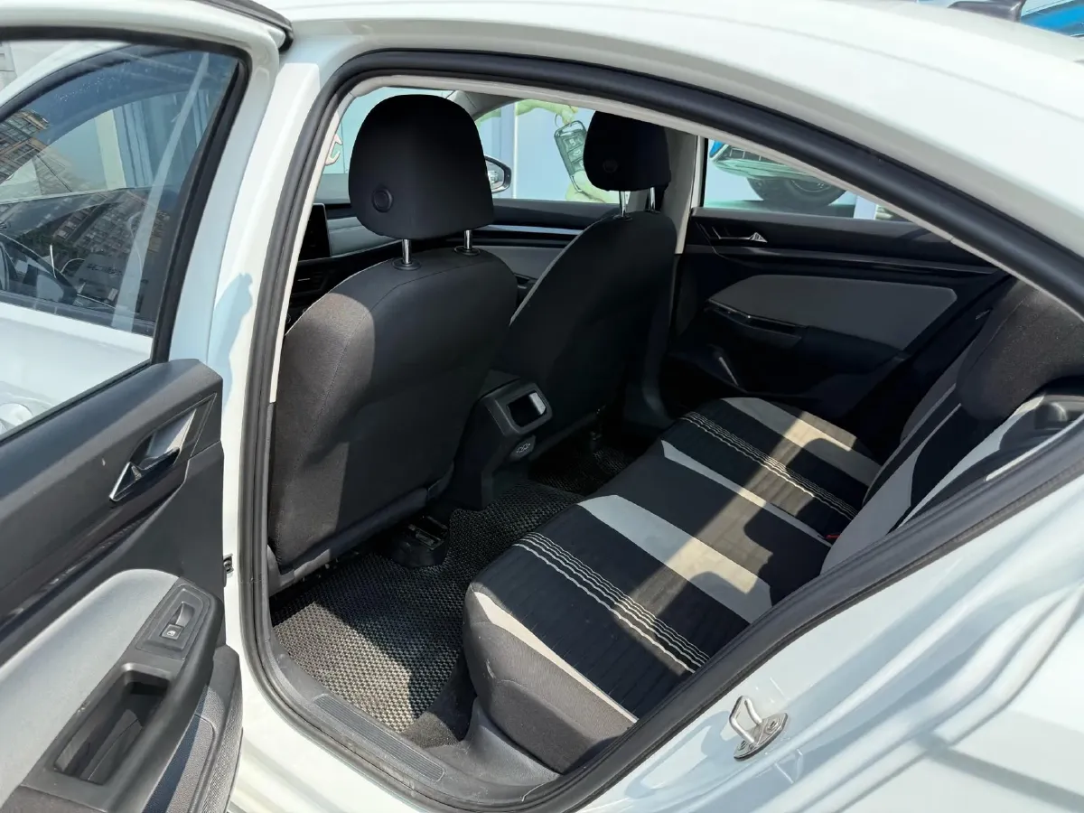 2023 Volkswagen Bora 1.2T 116HP L4 5MT,autocango,china used car exporter,china ev exporter,chinese used car exporter,chinese used ev exporter