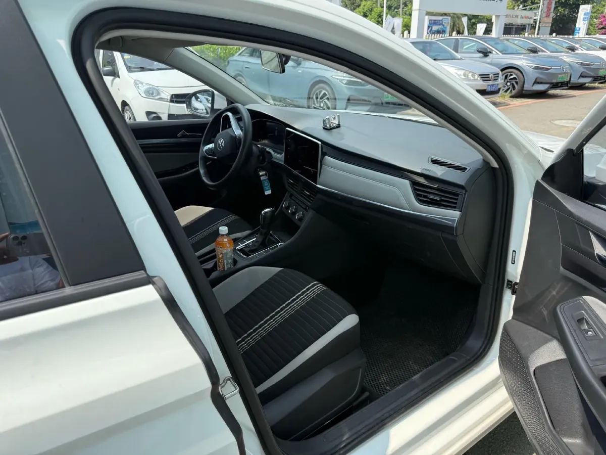 2023 Volkswagen Bora 1.2T 116HP L4 5MT,autocango,china used car exporter,china ev exporter,chinese used car exporter,chinese used ev exporter
