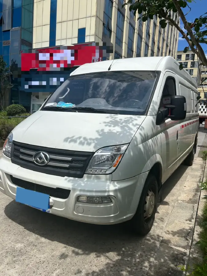 2023 MAXUS XinTu V80 2.0T 127HP L4 6MT