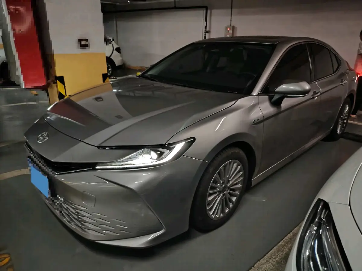 2024 Toyota Camry 2.0L 152HP L4 E-CVT Hybrid