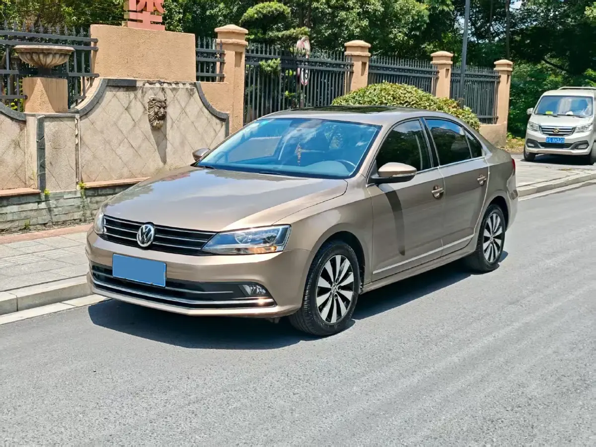 2018 Volkswagen Sagitar 1.4T 150HP L4 7DCT