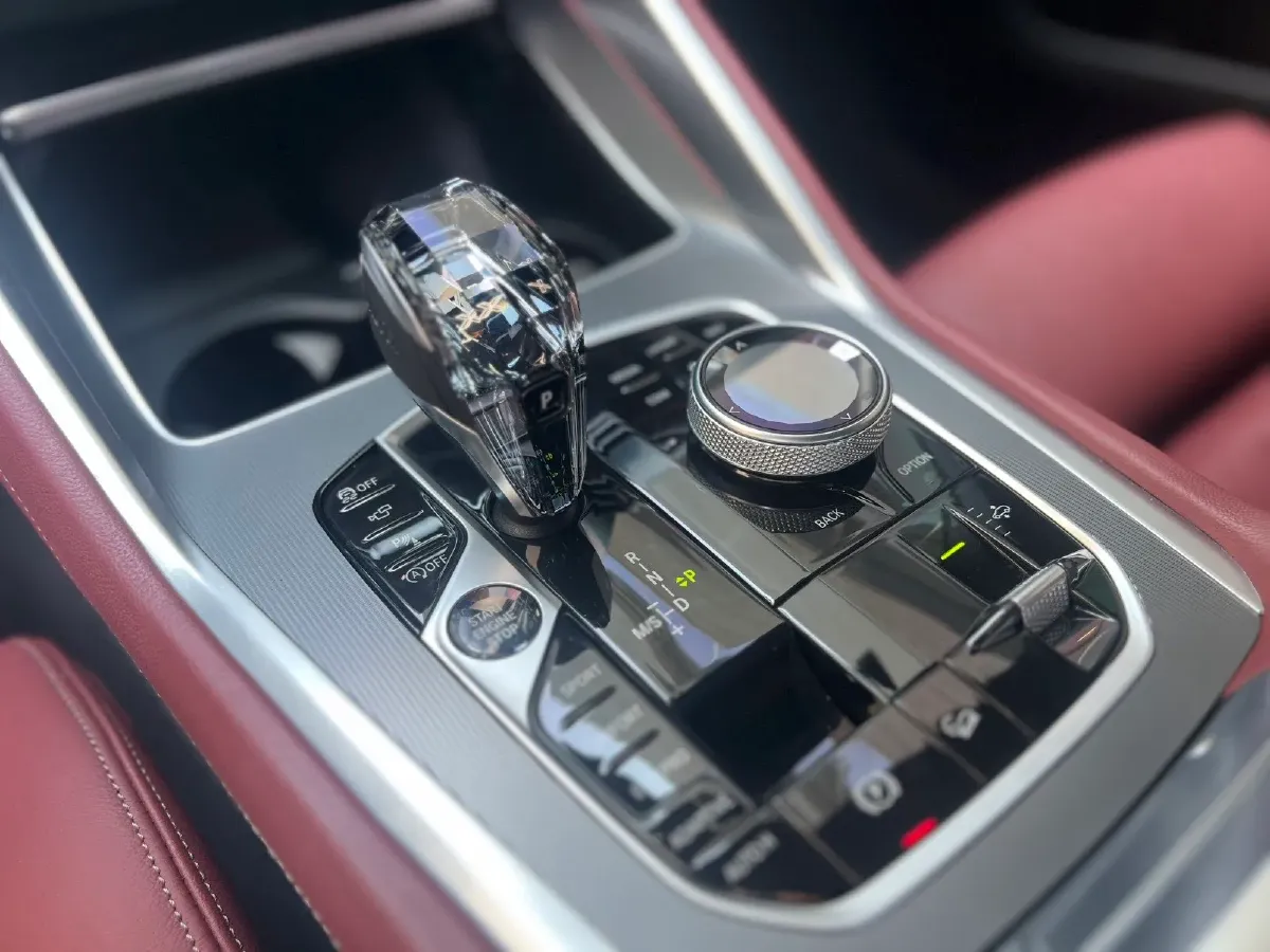 2021 BMW X6 3.0T 340HP L6 8AT,autocango,china used car exporter,china ev exporter,chinese used car exporter,chinese used ev exporter