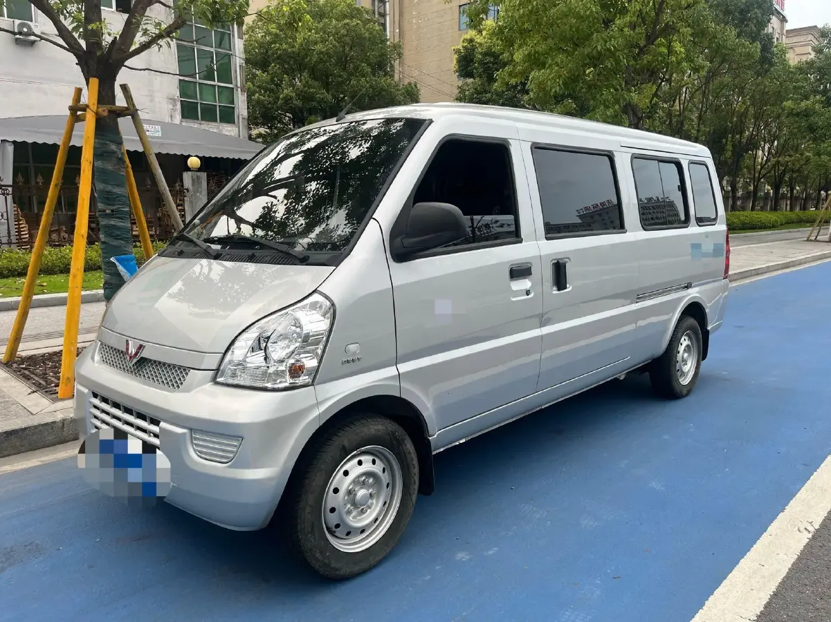 2021 WuLing RongGuang 1.5L 99HP L4 5MT