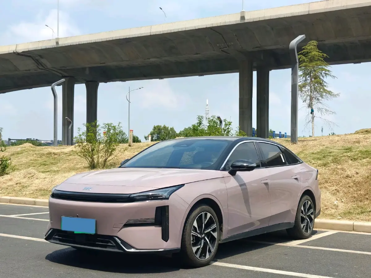 2024 Geely Galaxy L6 1.5T 163HP L4 3DHT PHEV