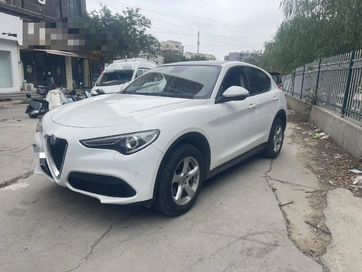 2017 Alfa Romeo Stelvio 2.0T 200HP L4 8AT