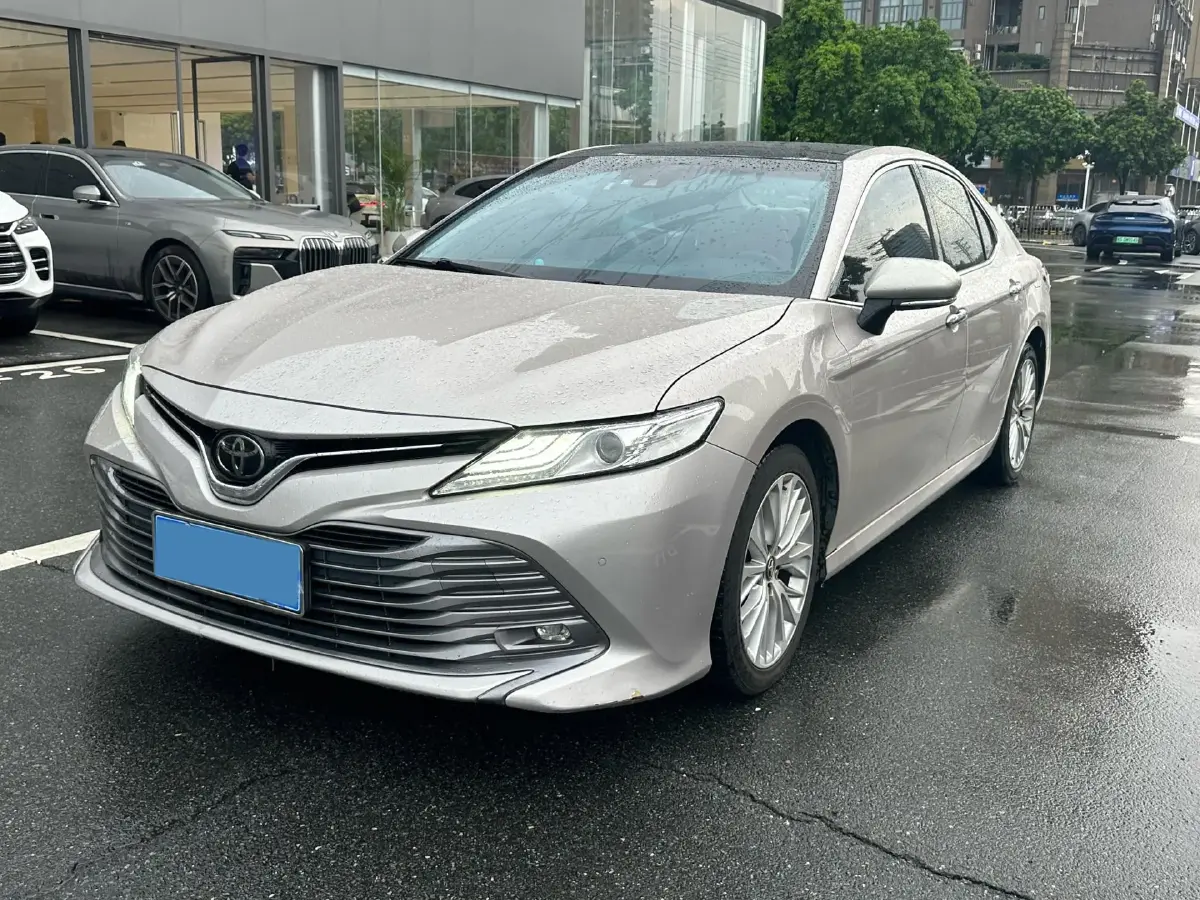 2019 Toyota Camry 2.5L 209HP L4 8AT
