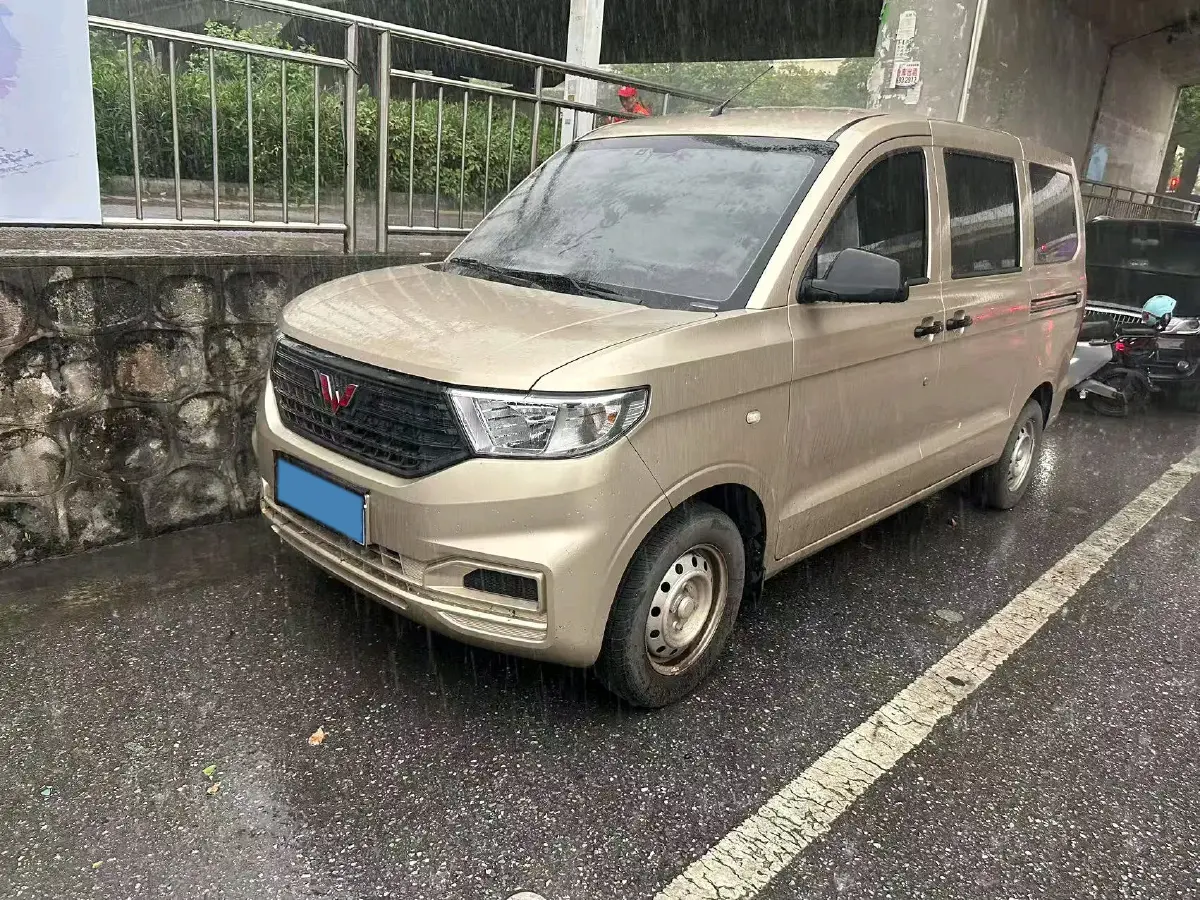 2022 WuLing HongGuang V 1.5L 99HP L4 6MT