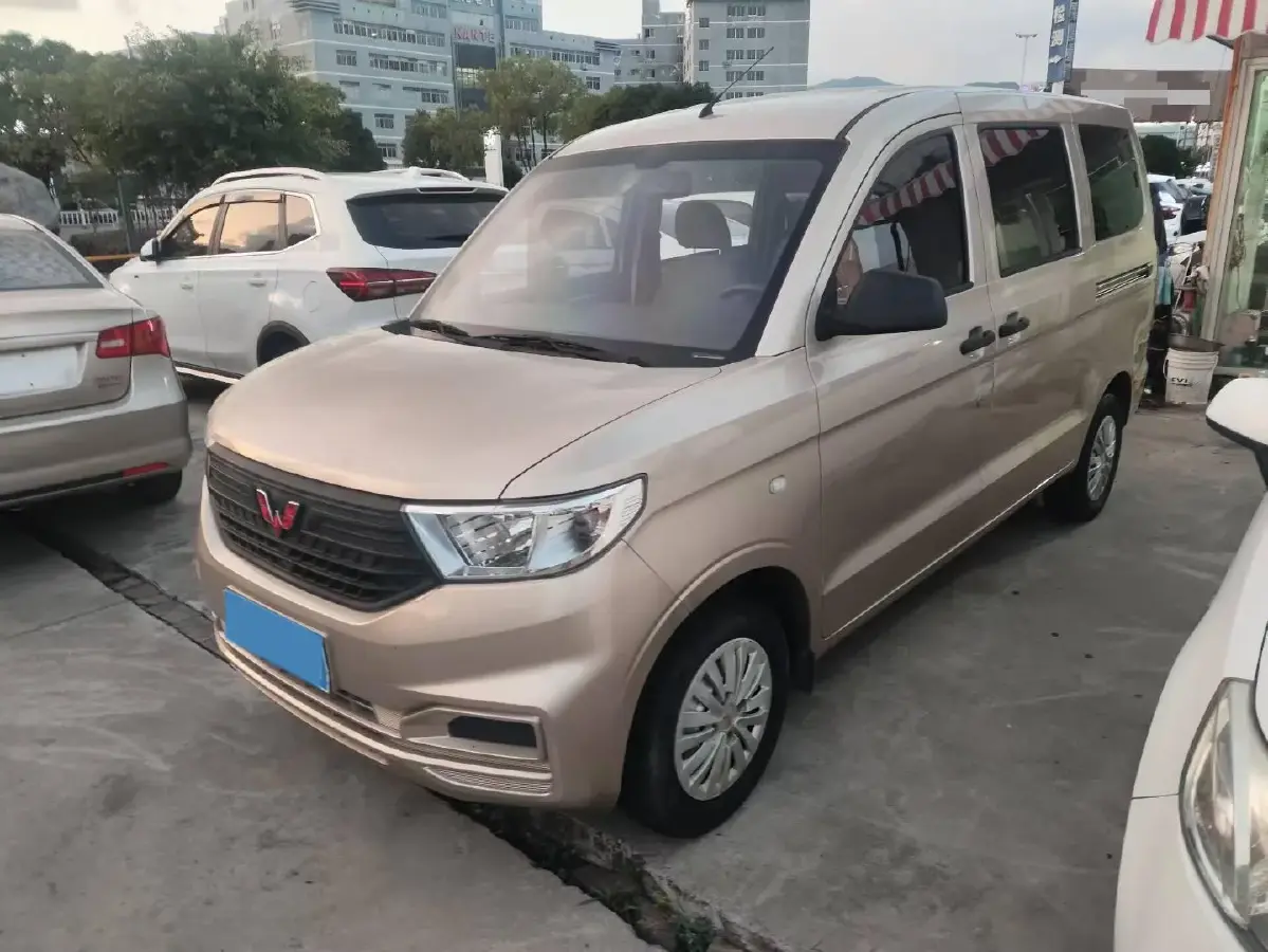 2022 WuLing HongGuang V 1.5L 99HP L4 6MT