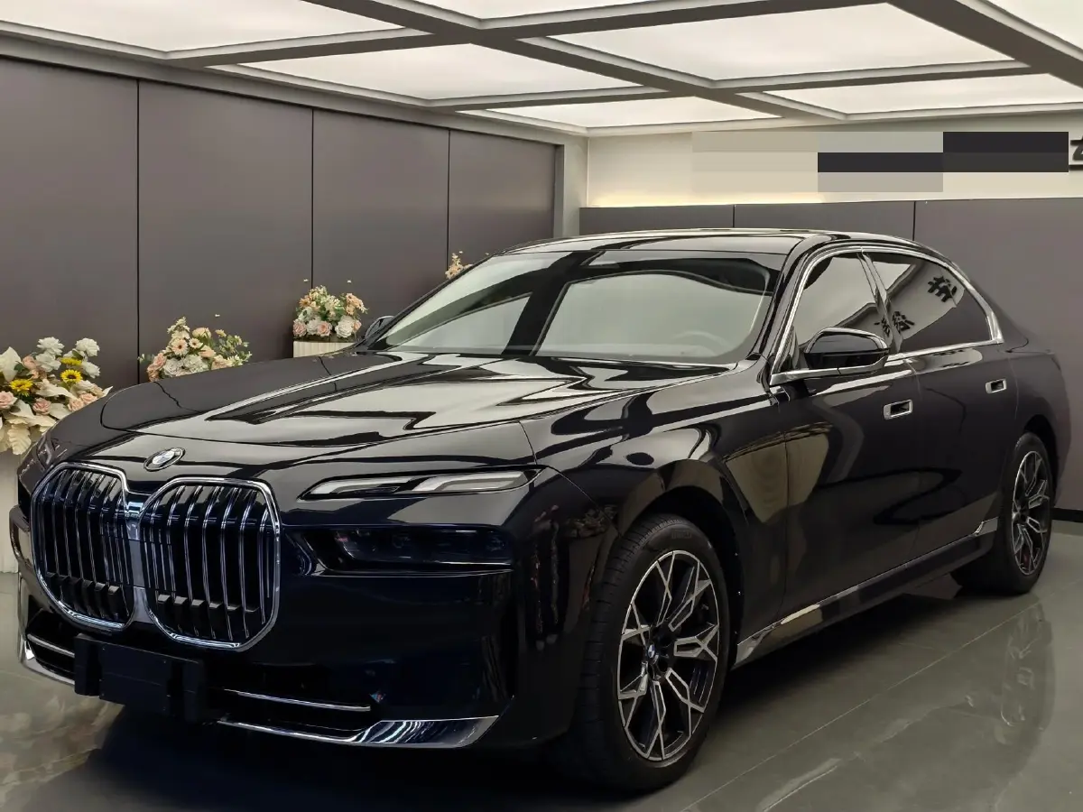 2023 BMW 7 Series 3.0T 272HP L6 8AT