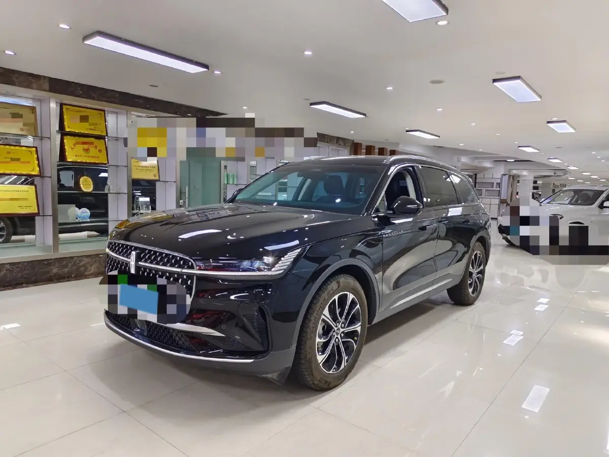 2025 Lincoln Nautilus 2.0T 261HP L4 8AT