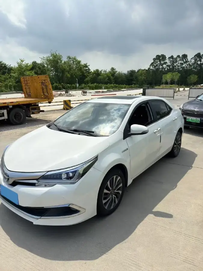 2018 Toyota Corolla 1.8L 99HP L4 E-CVT Hybrid