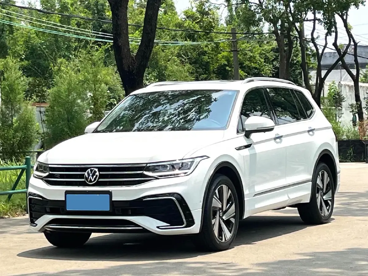 2023 Volkswagen Tiguan L 2.0T 220HP L4 7DCT