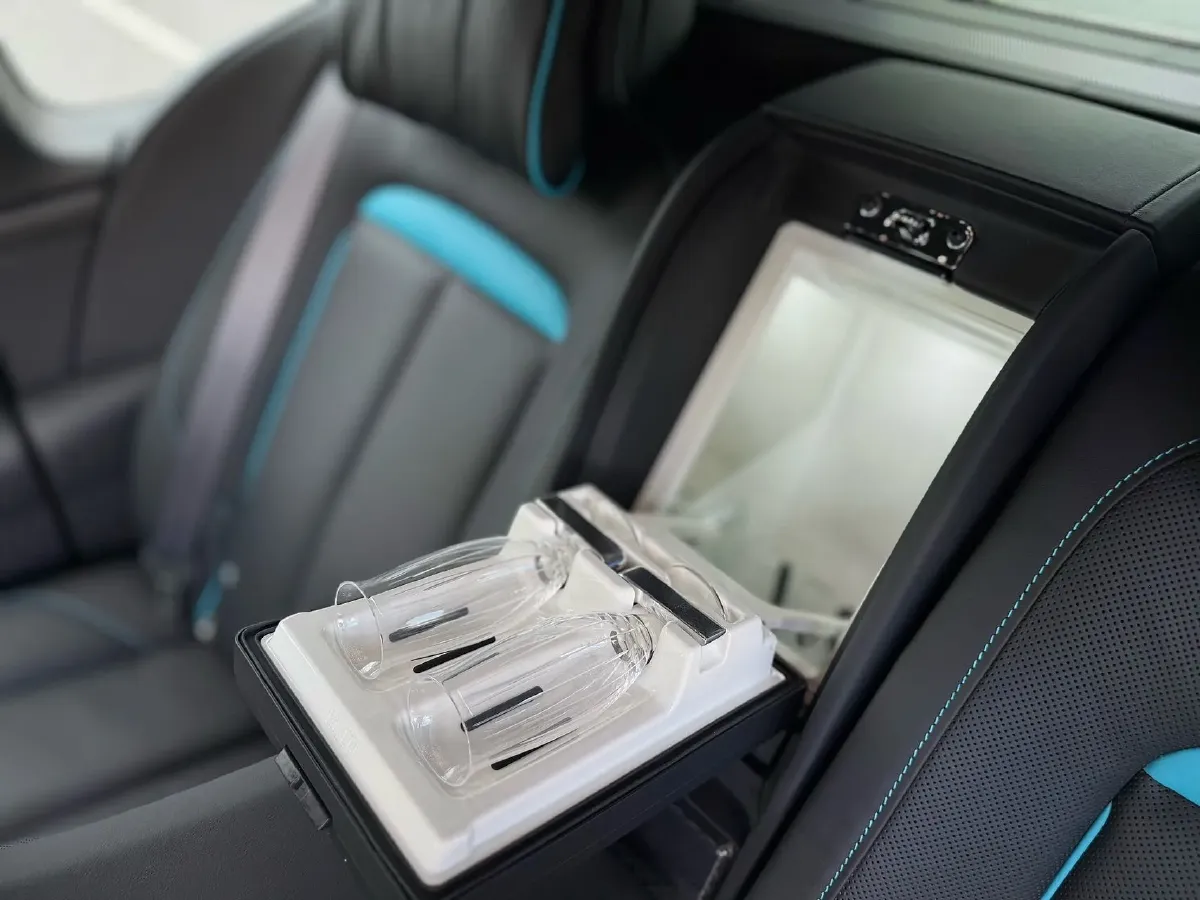 2025 Mansory Cullinan 6.7T 600HP V12 8AT,autocango,china used car exporter,china ev exporter,chinese used car exporter,chinese used ev exporter