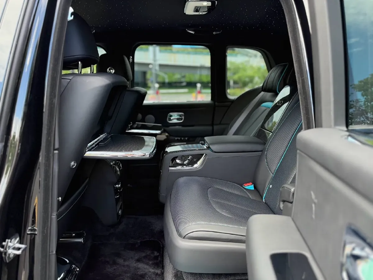 2025 Mansory Cullinan 6.7T 600HP V12 8AT,autocango,china used car exporter,china ev exporter,chinese used car exporter,chinese used ev exporter