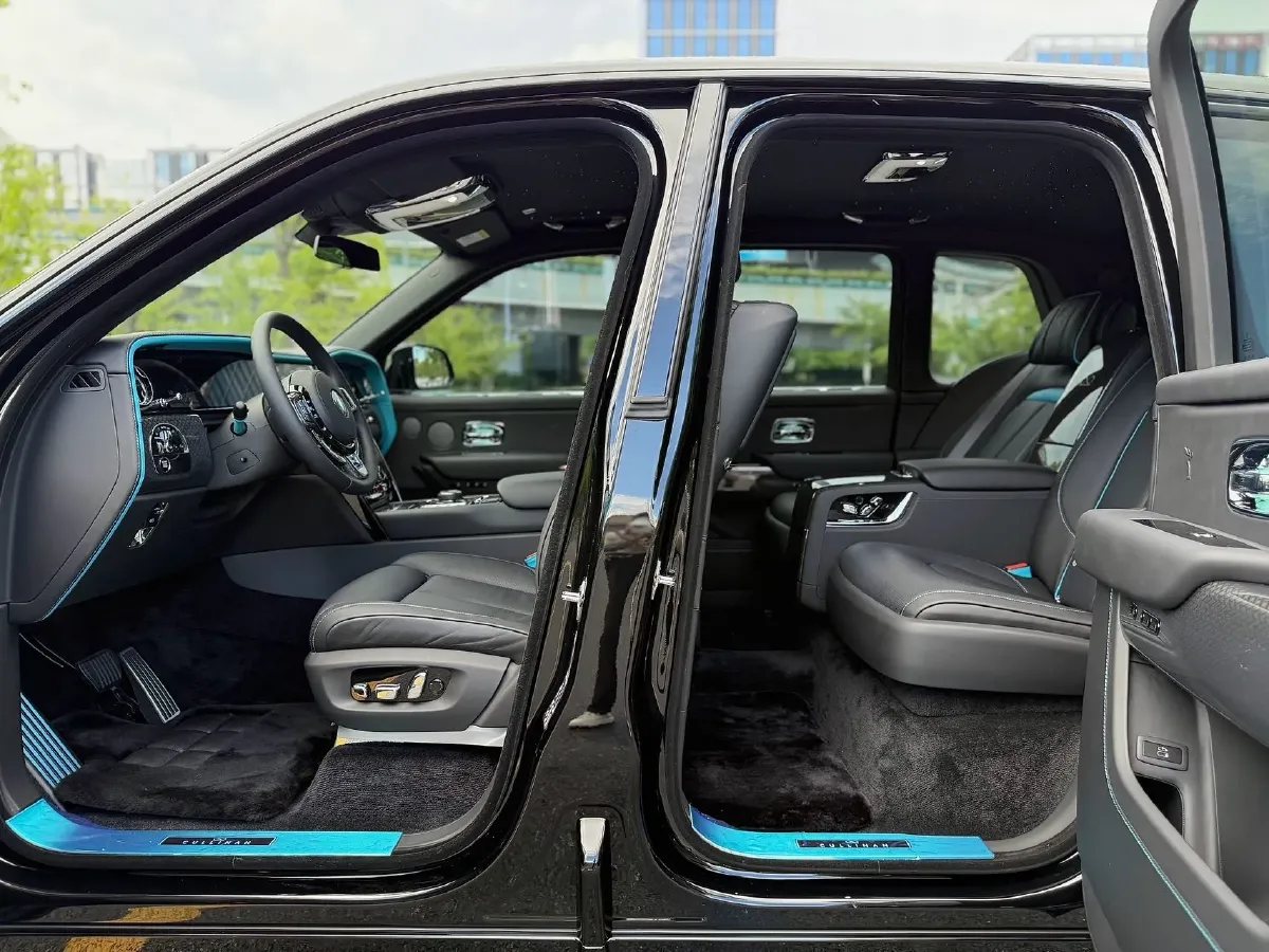 2025 Mansory Cullinan 6.7T 600HP V12 8AT,autocango,china used car exporter,china ev exporter,chinese used car exporter,chinese used ev exporter