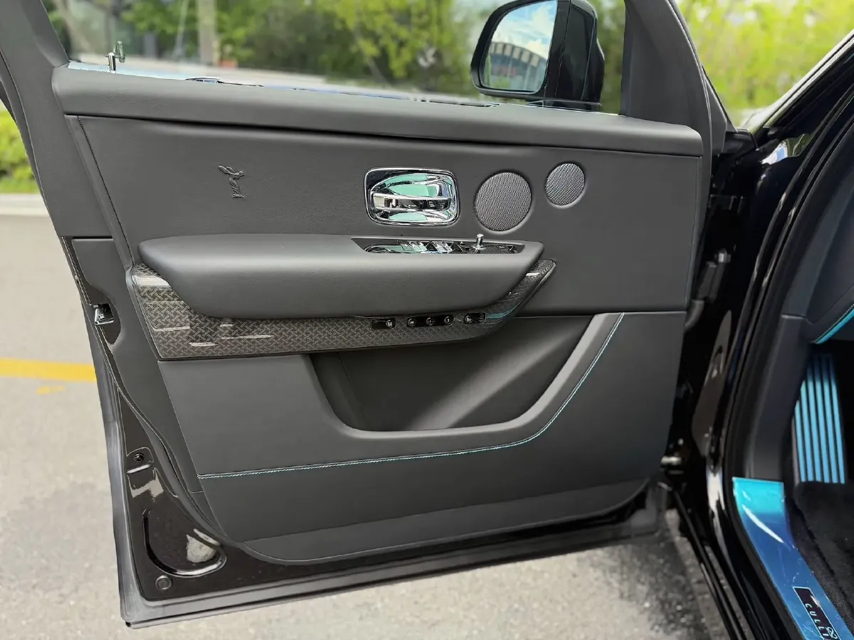 2025 Mansory Cullinan 6.7T 600HP V12 8AT,autocango,china used car exporter,china ev exporter,chinese used car exporter,chinese used ev exporter