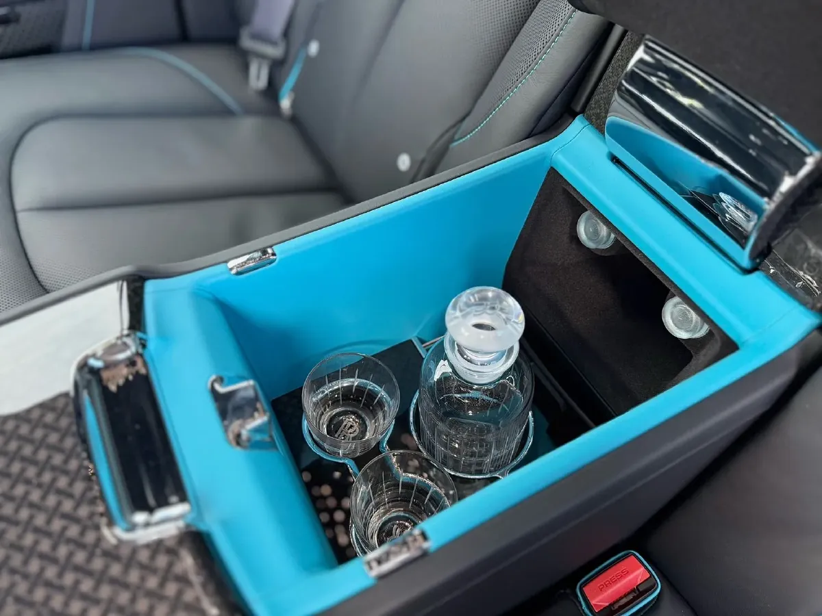 2025 Mansory Cullinan 6.7T 600HP V12 8AT,autocango,china used car exporter,china ev exporter,chinese used car exporter,chinese used ev exporter