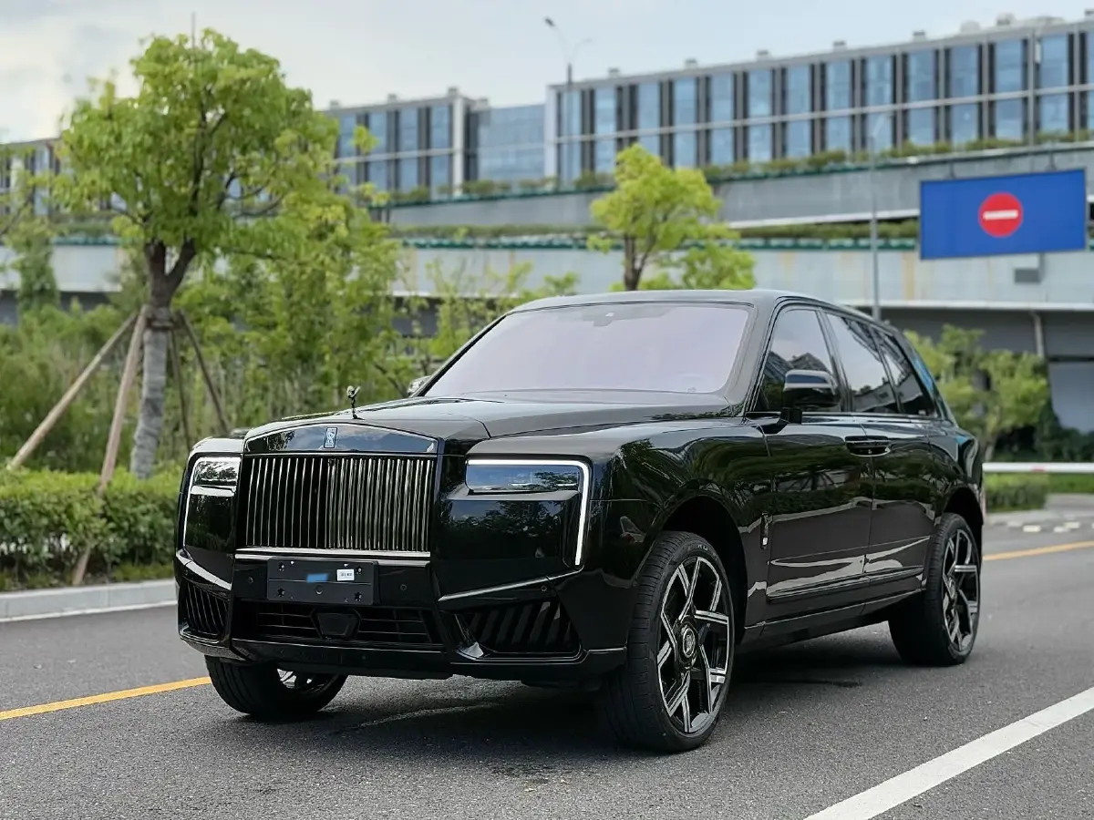 2025 Mansory Cullinan 6.7T 600HP V12 8AT