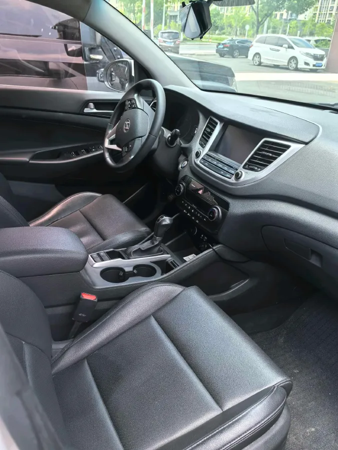 2015 Hyundai Tucson 1.6T 177HP L4 7DCT,autocango,china used car exporter,china ev exporter,chinese used car exporter,chinese used ev exporter