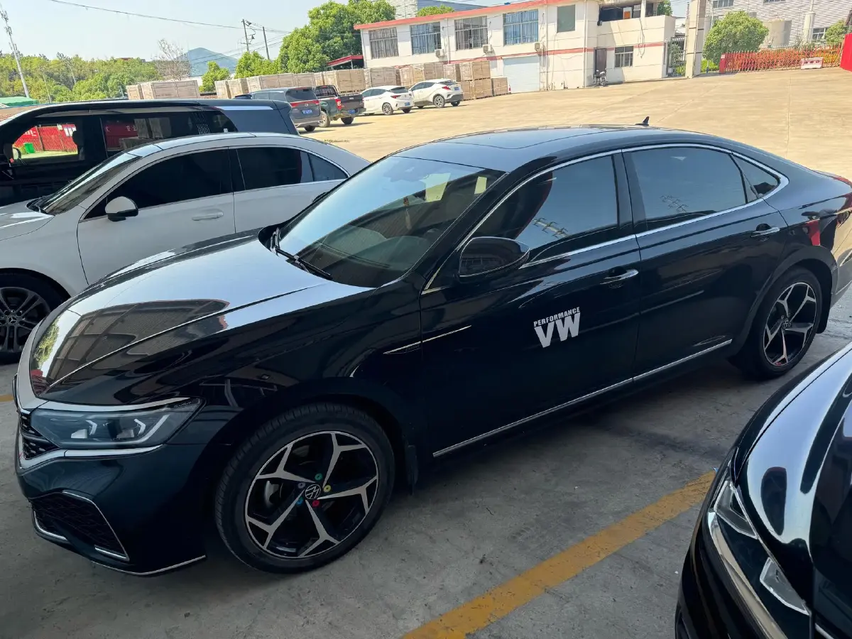 2023 Volkswagen Passat 2.0T 186HP L4 7DCT