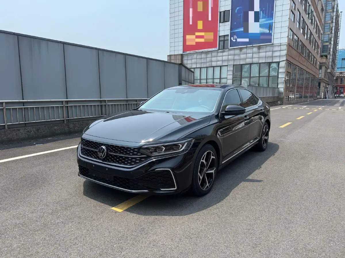 2023 Volkswagen Passat 2.0T 186HP L4 7DCT