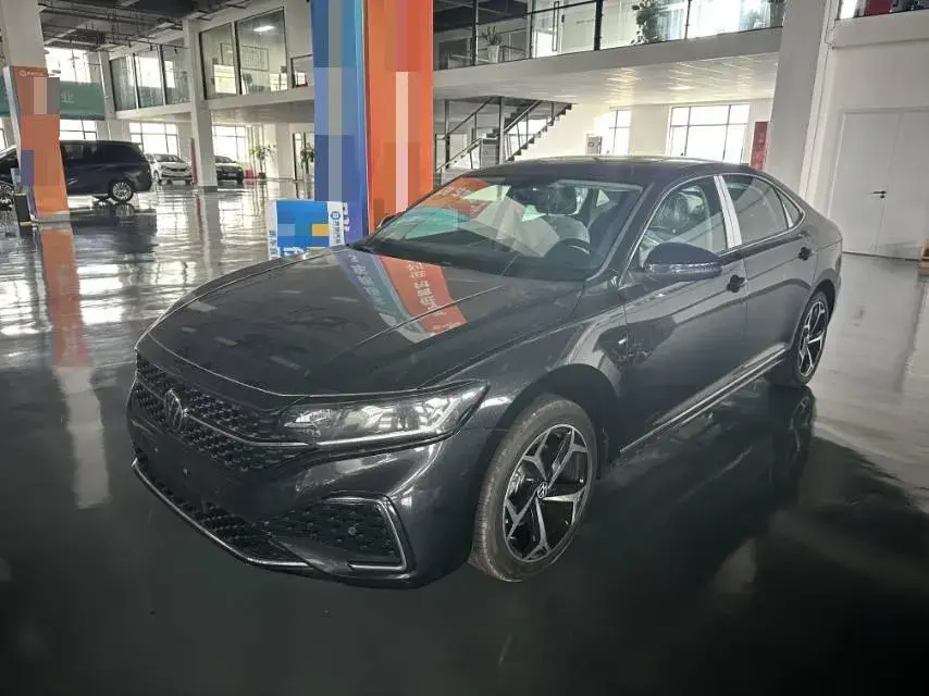 2025 Volkswagen Passat 2.0T 186HP L4 7DCT