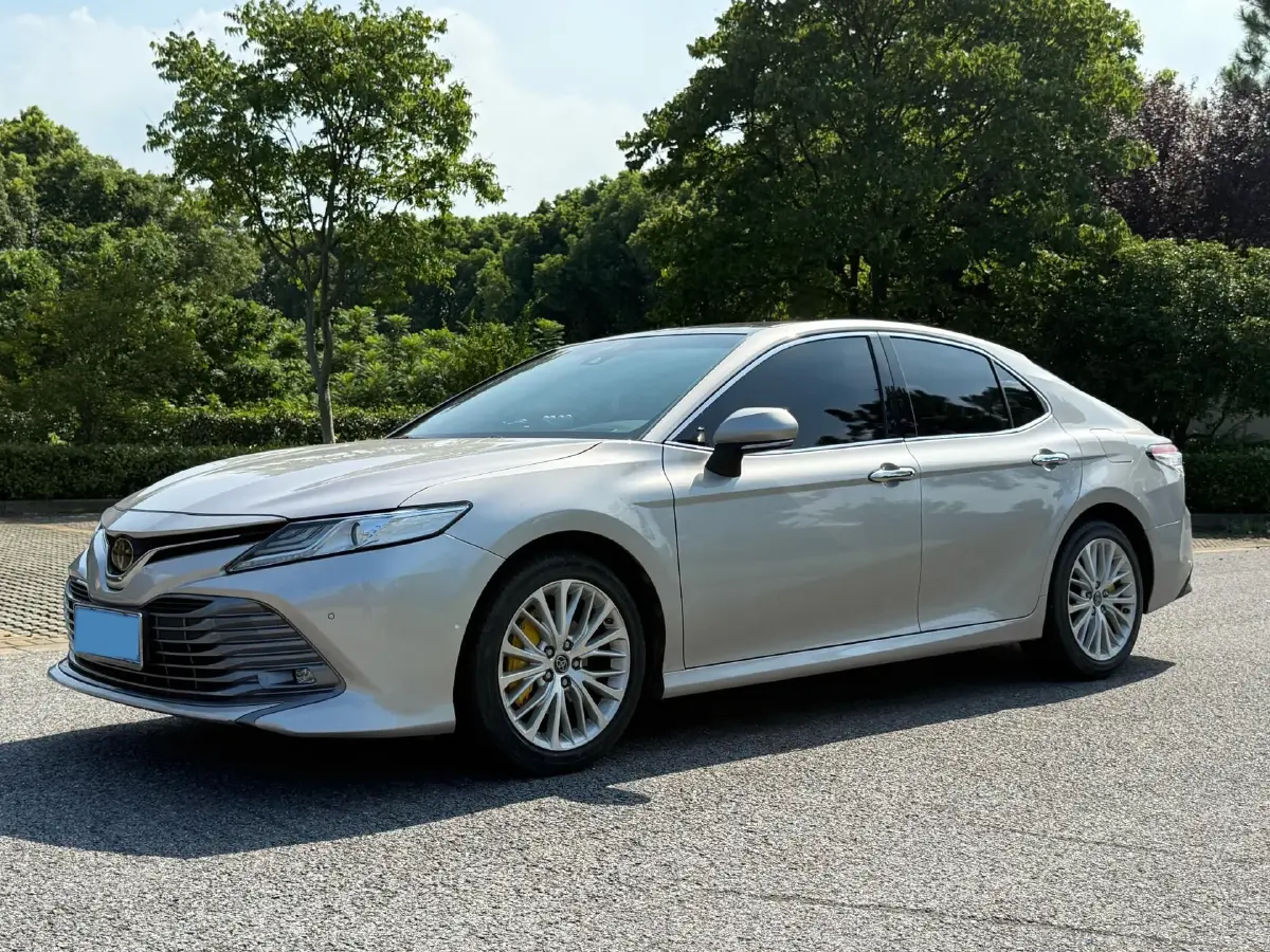 2019 Toyota Camry 2.5L 209HP L4 8AT