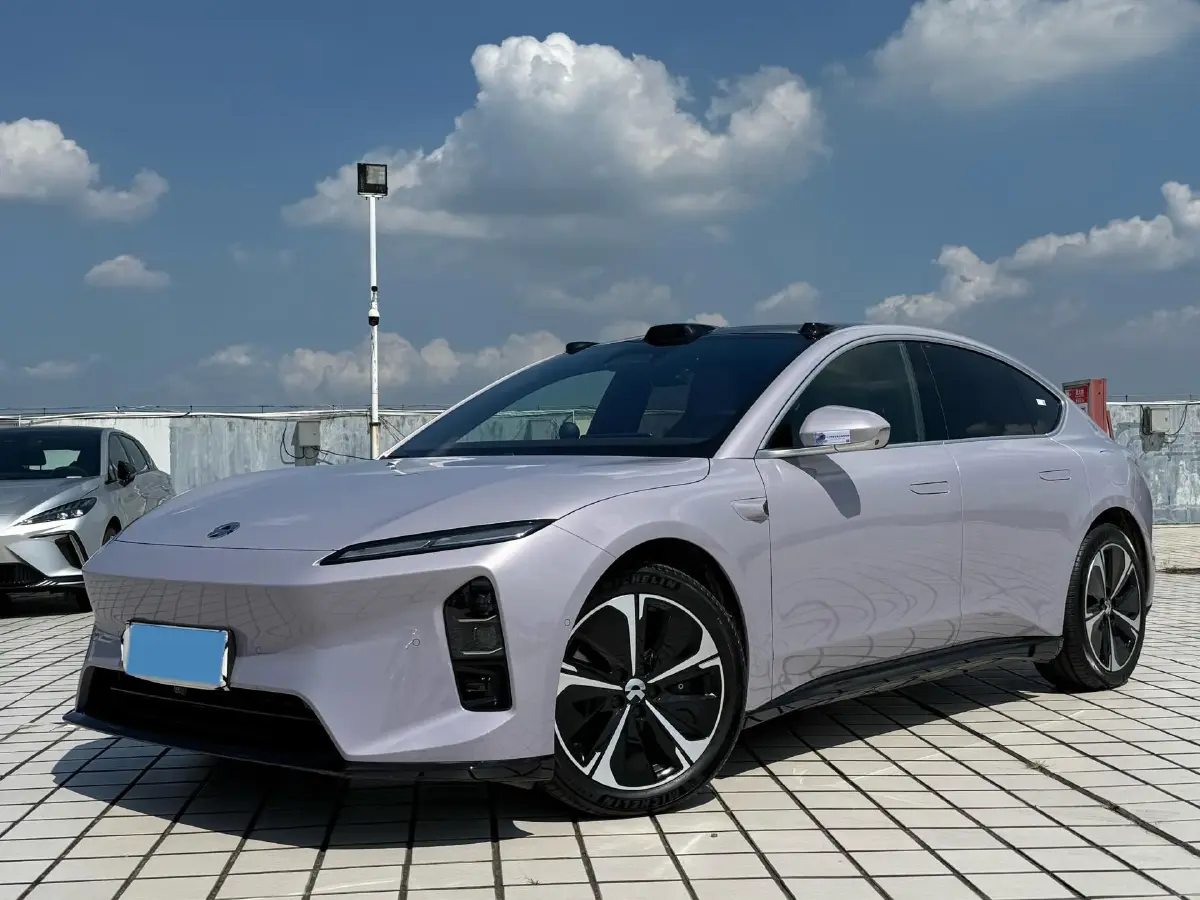 2025 NIO ET5 BEV