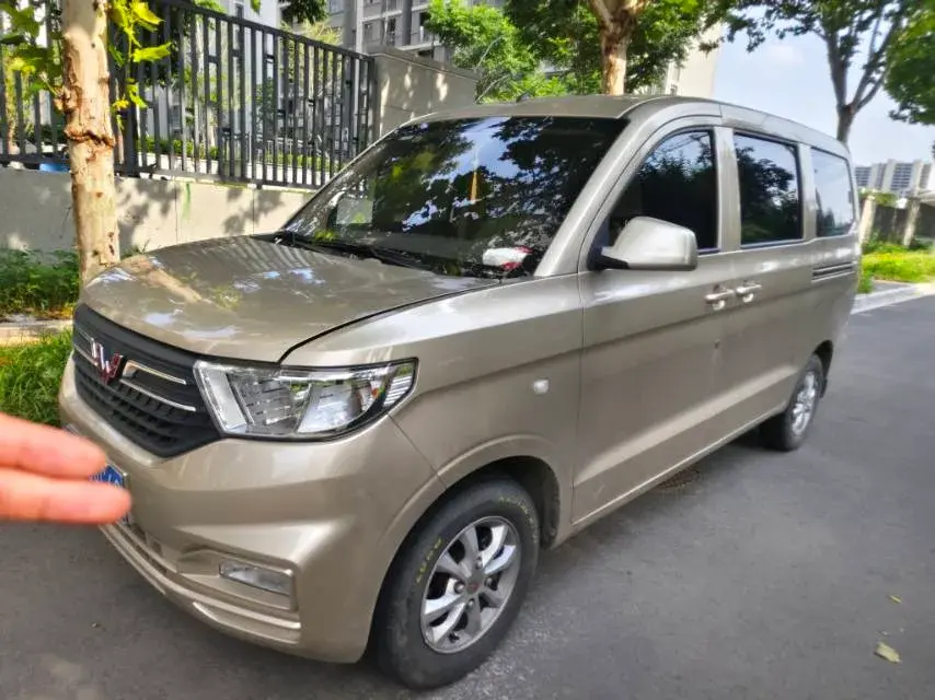 2022 WuLing HongGuang V 1.5L 99HP L4 6MT