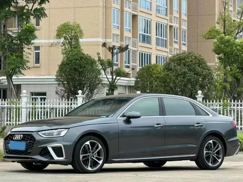 2023 Audi A4L 2.0T 190HP L4 7DCT